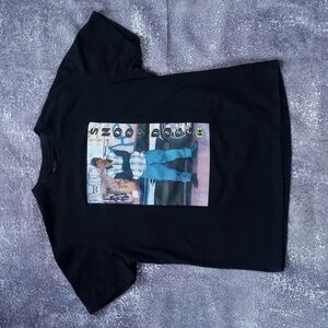 Snoop Dogg Standing In Front Of Car T-Shirt UNISEX